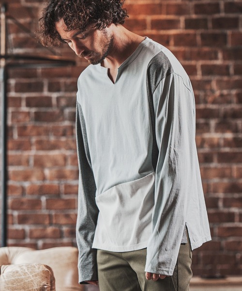 FACTOTUM（ファクトタム）の「mlt3970- Block Color Scheme & Key-neck Long-sleeve T-Shirt カットソー（Tシャツ/カットソー・メンズ・ホワイト/ブラック/ブルー系その他・48/44/46）」の4枚目の写真