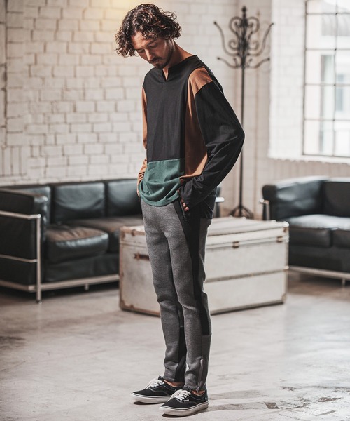 FACTOTUM（ファクトタム）の「mlt3970- Block Color Scheme & Key-neck Long-sleeve T-Shirt カットソー（Tシャツ/カットソー・メンズ・ホワイト/ブラック/ブルー系その他・48/44/46）」の15枚目の写真