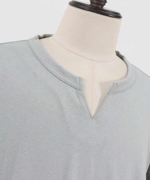 FACTOTUM（ファクトタム）の「mlt3970- Block Color Scheme & Key-neck Long-sleeve T-Shirt カットソー（Tシャツ/カットソー・メンズ・ホワイト/ブラック/ブルー系その他・48/44/46）」の21枚目の写真