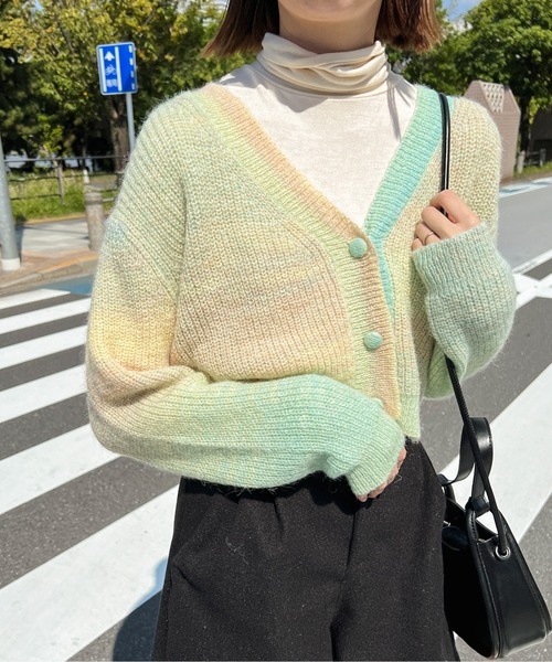 Ambre Ciel(アンブルシエル)の「グラデーションニットカーディガン/【WEB/EC限定商品】(カーディガン/ボレロ・レディース・ピンク/ライトグリーン・FREE)」の3枚目の写真