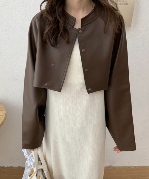 ABITOKYO(アビトーキョー)の「フェイクレザーショート丈ノーカラージャケット(ノーカラージャケット・レディース・ダークブラウン/ブラック・M/L)」の17枚目の写真