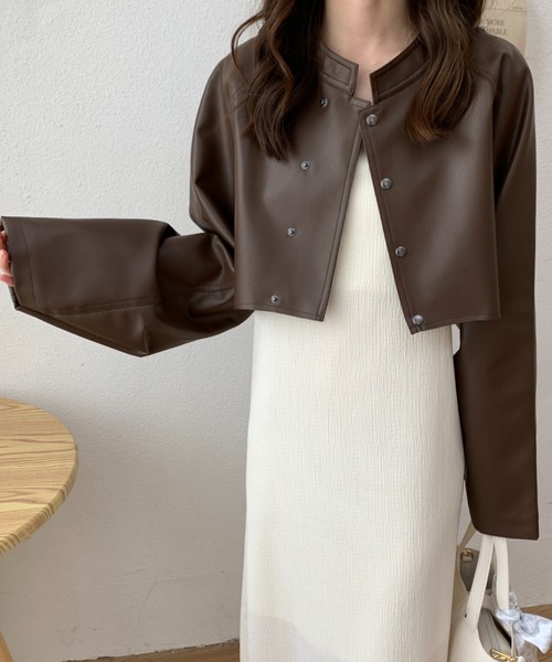 ABITOKYO(アビトーキョー)の「フェイクレザーショート丈ノーカラージャケット(ノーカラージャケット・レディース・ダークブラウン/ブラック・M/L)」の20枚目の写真