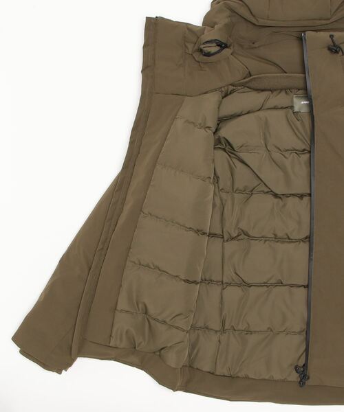 AVIREX（アヴィレックス）の「【直営店限定】STRETCH HOOD DOWN JACKET / ストレッチ フード ダウン ジャケット / AVIREX / アヴィレックス（ダウンジャケット/コート・メンズ・ブラック/カーキ・L/M/XL）」の4枚目の写真