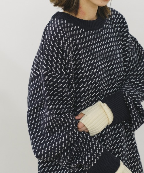 WHIMSIC（ウィムジック）の「【UNISEX】バーズアイクルーネックセーター（ニット/セーター・メンズ・ネイビー/オフホワイト/ブルー/オリーブ・FREE）」の4枚目の写真