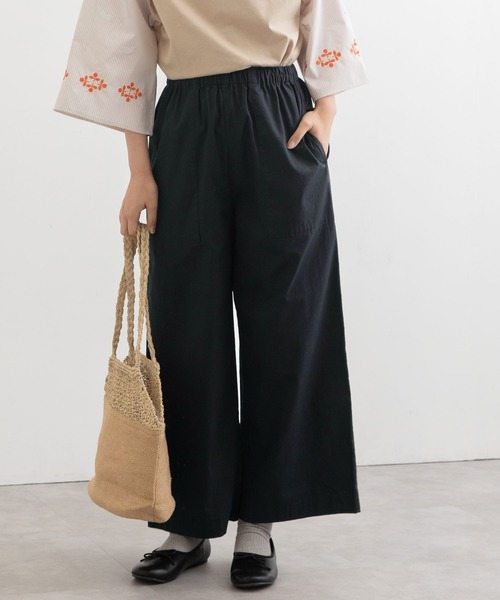 POU DOU DOU(プードゥドゥ)の「コットンサテンストレッチクロップドパンツ(その他パンツ・レディース・ブラック/ブラック系その他/スミクロ・3)」の1枚目の写真