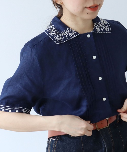 PAR ICI（パーリッシィ）の「コードお花刺繍 半袖ブラウス（シャツ/ブラウス・レディース・チェック/ホワイト/ネイビー・FREE）」の2枚目の写真