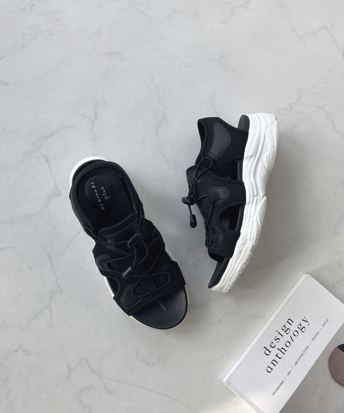 AS KNOW AS plus（アズノゥアズプラス）の「○オープン 厚底 スニーカーサンダル（サンダル・レディース・アイボリー/ブラック/グレー/ブラック×ホワイト・M/L）」の9枚目の写真