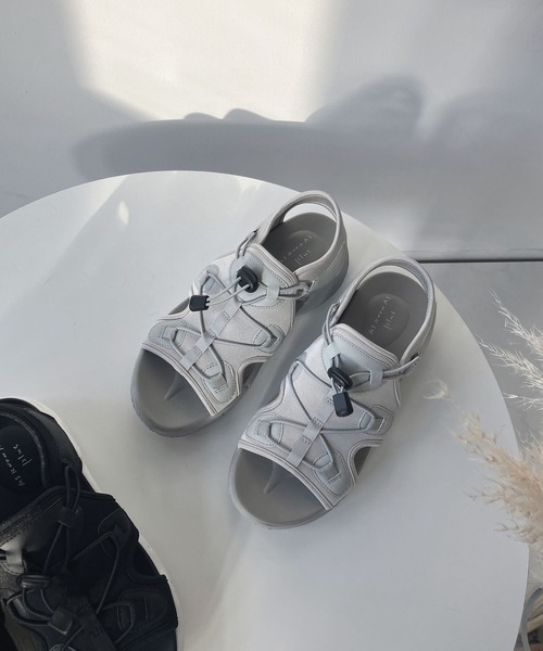 AS KNOW AS plus（アズノゥアズプラス）の「○オープン 厚底 スニーカーサンダル（サンダル・レディース・アイボリー/ブラック/グレー/ブラック×ホワイト・M/L）」の18枚目の写真