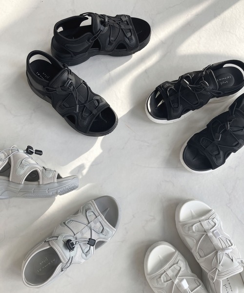 AS KNOW AS plus（アズノゥアズプラス）の「○オープン 厚底 スニーカーサンダル（サンダル・レディース・アイボリー/ブラック/グレー/ブラック×ホワイト・M/L）」の15枚目の写真