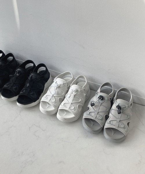 AS KNOW AS plus（アズノゥアズプラス）の「○オープン 厚底 スニーカーサンダル（サンダル・レディース・アイボリー/ブラック/グレー/ブラック×ホワイト・M/L）」の10枚目の写真