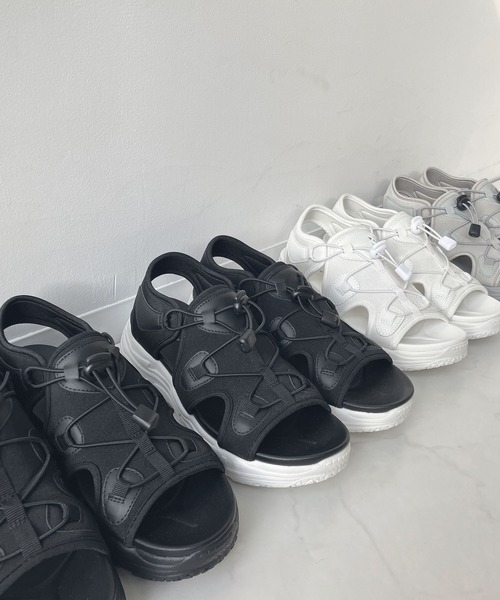 AS KNOW AS plus（アズノゥアズプラス）の「○オープン 厚底 スニーカーサンダル（サンダル・レディース・アイボリー/ブラック/グレー/ブラック×ホワイト・M/L）」の6枚目の写真