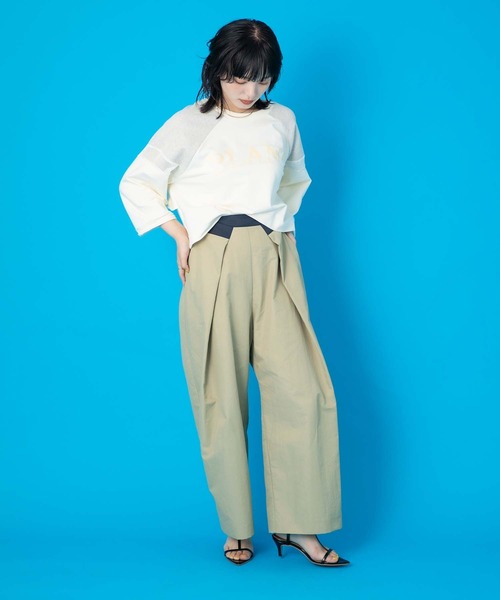 Eimee Law(エイミーロウ)の「ラグラン2WAYロゴトップス(Tシャツ/カットソー・レディース・アイボリー/ブラック・38)」の3枚目の写真