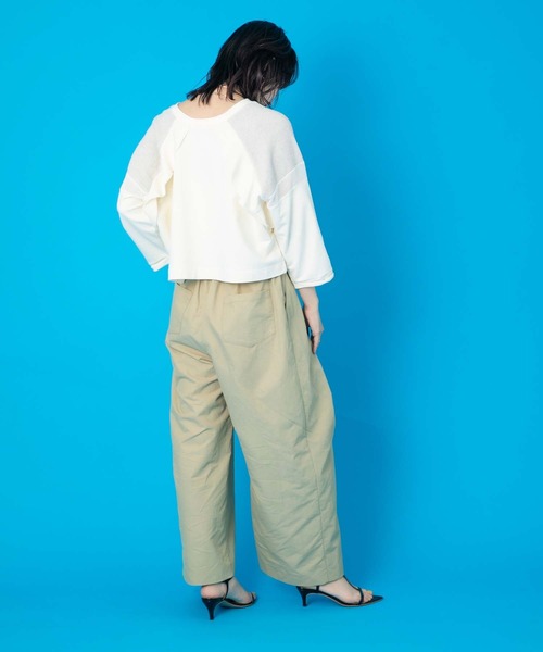 Eimee Law(エイミーロウ)の「ラグラン2WAYロゴトップス(Tシャツ/カットソー・レディース・アイボリー/ブラック・38)」の4枚目の写真