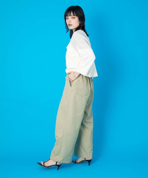 Eimee Law(エイミーロウ)の「ラグラン2WAYロゴトップス(Tシャツ/カットソー・レディース・アイボリー/ブラック・38)」の5枚目の写真