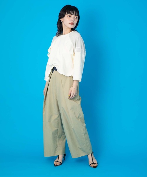 Eimee Law(エイミーロウ)の「ラグラン2WAYロゴトップス(Tシャツ/カットソー・レディース・アイボリー/ブラック・38)」の9枚目の写真