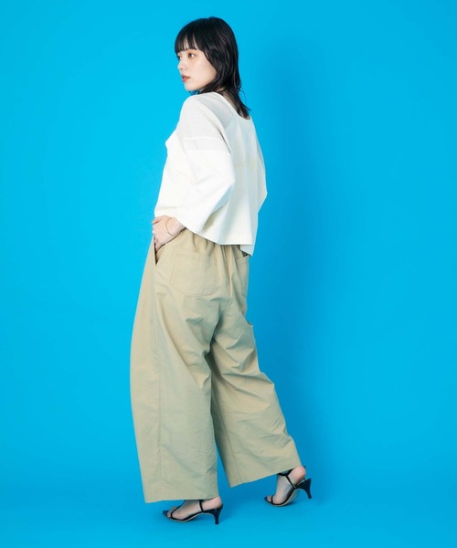 Eimee Law(エイミーロウ)の「ラグラン2WAYロゴトップス(Tシャツ/カットソー・レディース・アイボリー/ブラック・38)」の11枚目の写真