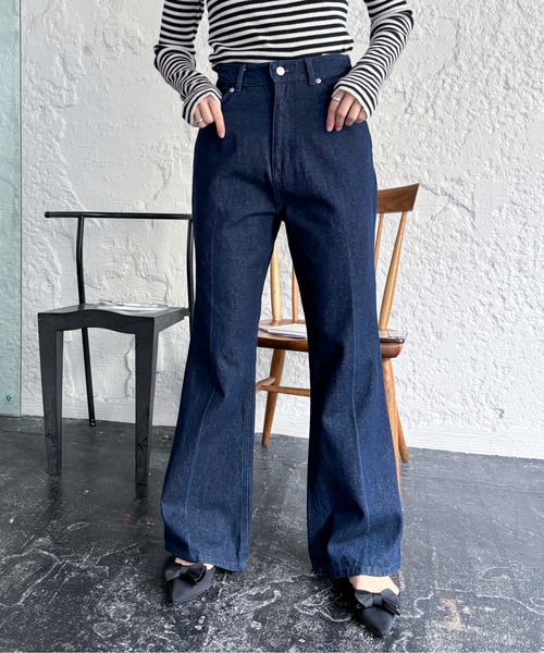 EPIMI E'PIMMY（エピミエピミー）の「センタープレスセミフレアデニム（デニムパンツ・レディース・ネイビー/ブラック/グレー/ブルー・SMALL/MEDIUM）」の4枚目の写真