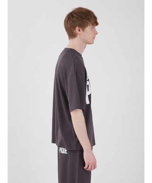 gelato pique(ジェラートピケ)の「【UNISEX】ワンポイントBIGロゴプルオーバー(Tシャツ/カットソー・レディース・ダークグレー/アイボリー・S-M/M-L)」の6枚目の写真