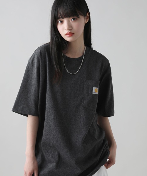 Carhartt(カーハート)の「Carhartt/カーハート オーバーサイズ ワンポイントロゴ ポケ付き半袖Tシャツ(Tシャツ/カットソー・メンズ・ヘザーグレー/ブラック/ブラウン系その他/ブルー系その他3/グリーン系その他2/ダークカーキ/ネイビー/ホワイト/ベージュ系その他/ボルドー/ヘザーチャコール・M/XL/L)」の4枚目の写真