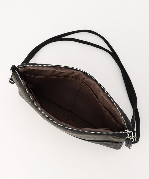 COMME　CA COMMUNE（コムサコミューン）の「★雑誌掲載商品★ フェイクレザー バイカラー スクエアーショルダーバッグ（ショルダーバッグ・メンズ・ネイビー/ブラック×グレー/オリーブ/オリーブ×ブラック・FREE）」の12枚目の写真