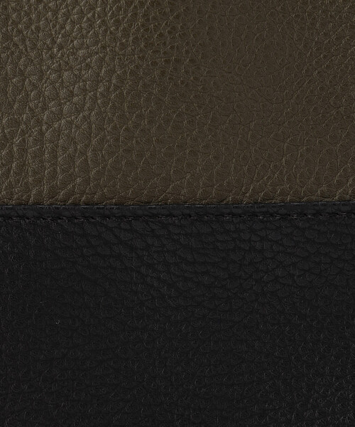 COMME　CA COMMUNE（コムサコミューン）の「★雑誌掲載商品★ フェイクレザー バイカラー スクエアーショルダーバッグ（ショルダーバッグ・メンズ・ネイビー/ブラック×グレー/オリーブ/オリーブ×ブラック・FREE）」の16枚目の写真