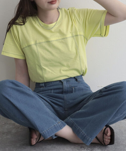 fredy emue(フレディエミュ)の「ステッチデザインTシャツ(Tシャツ/カットソー・レディース・イエロー/オフホワイト/チャコールグレー・38)」の4枚目の写真