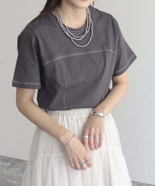 fredy emue(フレディエミュ)の「ステッチデザインTシャツ(Tシャツ/カットソー・レディース・イエロー/オフホワイト/チャコールグレー・38)」の19枚目の写真