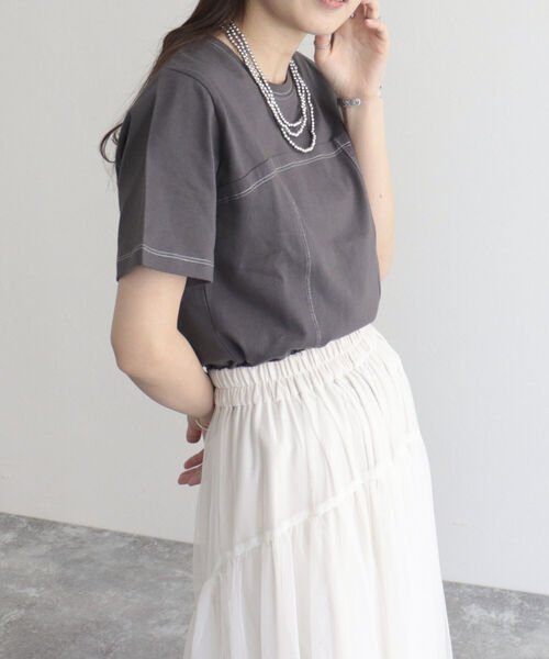 fredy emue(フレディエミュ)の「ステッチデザインTシャツ(Tシャツ/カットソー・レディース・イエロー/オフホワイト/チャコールグレー・38)」の10枚目の写真