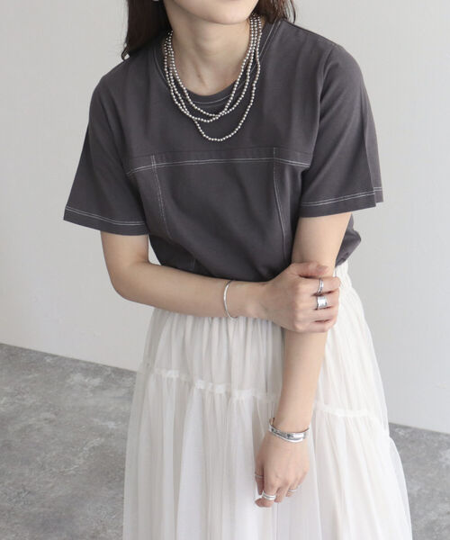 fredy emue(フレディエミュ)の「ステッチデザインTシャツ(Tシャツ/カットソー・レディース・イエロー/オフホワイト/チャコールグレー・38)」の15枚目の写真