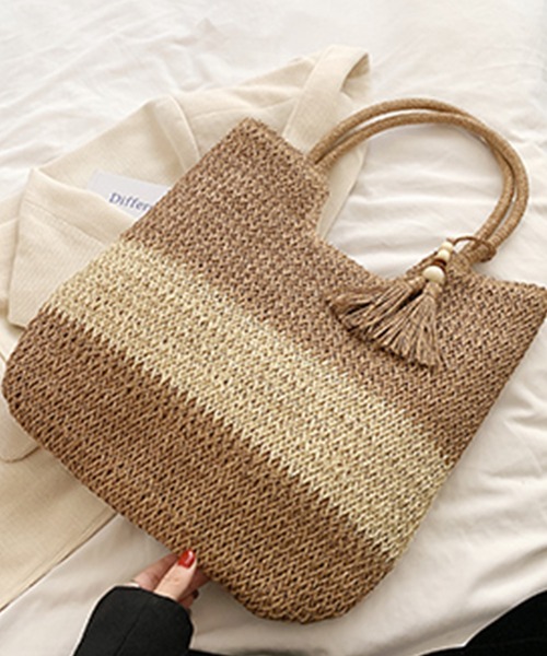 DAY CLOSET(デイ クローゼット)の「【A4収納可】ファスナー付き編み込みカゴトートバッグ(トートバッグ・レディース・ベージュ/ブラウン・ONE SIZE)」の4枚目の写真