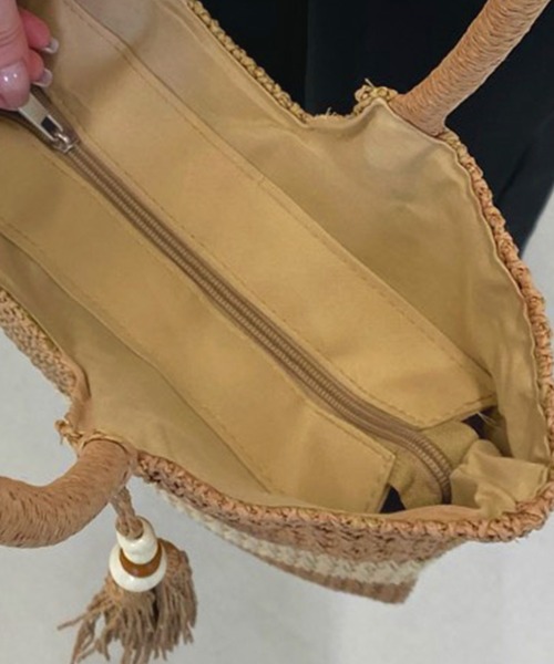 DAY CLOSET(デイ クローゼット)の「【A4収納可】ファスナー付き編み込みカゴトートバッグ(トートバッグ・レディース・ベージュ/ブラウン・ONE SIZE)」の7枚目の写真
