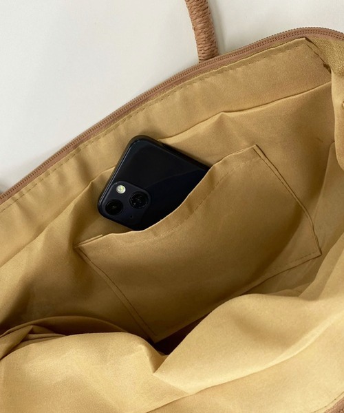 DAY CLOSET(デイ クローゼット)の「【A4収納可】ファスナー付き編み込みカゴトートバッグ(トートバッグ・レディース・ベージュ/ブラウン・ONE SIZE)」の8枚目の写真