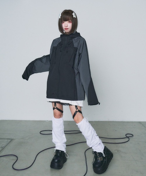 WEGO（ウィゴー）の「WEGO/【一部店限定】ポケットバイカラーウィンドブレーカー（マウンテンパーカー・レディース・グレー/ブラック・FREE）」の22枚目の写真