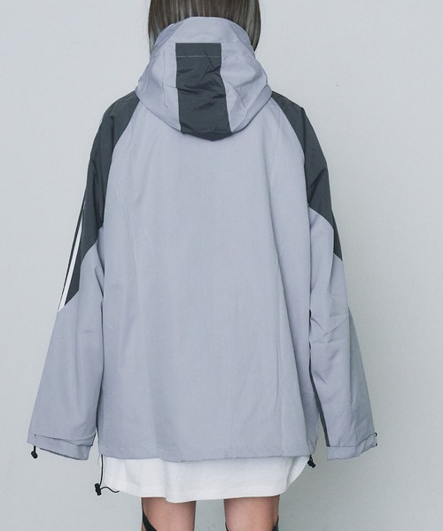 WEGO（ウィゴー）の「WEGO/【一部店限定】ポケットバイカラーウィンドブレーカー（マウンテンパーカー・レディース・グレー/ブラック・FREE）」の10枚目の写真