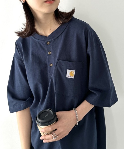 Carhartt(カーハート)の「Carhartt(カーハート)/ヘンリーネック ポケT 半袖 ヘビーウェイト 6.75Oz ルーズフィット K84 /Loose Fit Heavyweight Short-Sleeve Pocket Henley T-Shirt(Tシャツ/カットソー・レディース・チャコールグレー/ワインレッド/グリーン/ネイビー/ブラック/グレー・M/S/L/XL)」の5枚目の写真