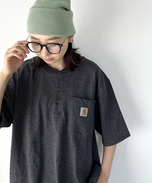 Carhartt(カーハート)の「Carhartt(カーハート)/ヘンリーネック ポケT 半袖 ヘビーウェイト 6.75Oz ルーズフィット K84 /Loose Fit Heavyweight Short-Sleeve Pocket Henley T-Shirt(Tシャツ/カットソー・レディース・チャコールグレー/ワインレッド/グリーン/ネイビー/ブラック/グレー・M/S/L/XL)」の12枚目の写真