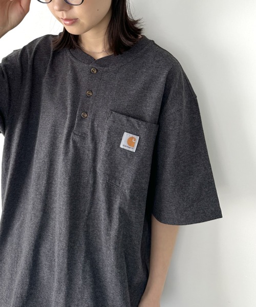 Carhartt(カーハート)の「Carhartt(カーハート)/ヘンリーネック ポケT 半袖 ヘビーウェイト 6.75Oz ルーズフィット K84 /Loose Fit Heavyweight Short-Sleeve Pocket Henley T-Shirt(Tシャツ/カットソー・レディース・チャコールグレー/ワインレッド/グリーン/ネイビー/ブラック/グレー・M/S/L/XL)」の13枚目の写真