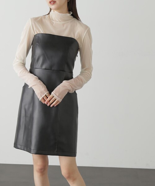 FREE'S MART（フリーズマート）の「◆合皮ミニキャミワンピース（ワンピース・レディース・ブラック/ホワイト・MEDIUM/SMALL）」の2枚目の写真