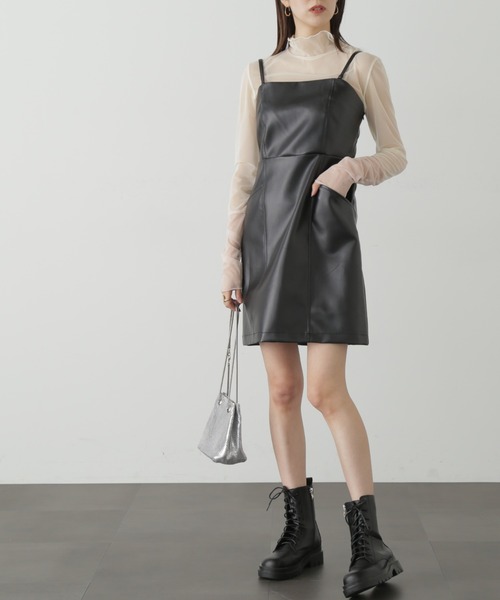 FREE'S MART（フリーズマート）の「◆合皮ミニキャミワンピース（ワンピース・レディース・ブラック/ホワイト・MEDIUM/SMALL）」の13枚目の写真