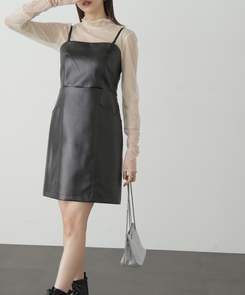 FREE'S MART（フリーズマート）の「◆合皮ミニキャミワンピース（ワンピース・レディース・ブラック/ホワイト・MEDIUM/SMALL）」の18枚目の写真