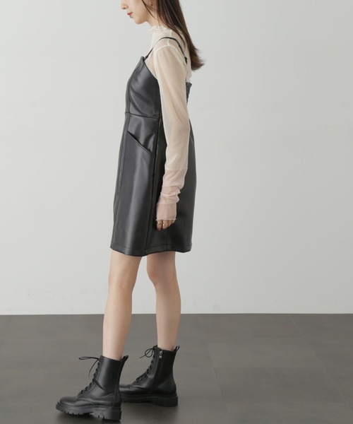 FREE'S MART（フリーズマート）の「◆合皮ミニキャミワンピース（ワンピース・レディース・ブラック/ホワイト・MEDIUM/SMALL）」の19枚目の写真