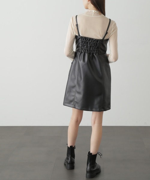 FREE'S MART（フリーズマート）の「◆合皮ミニキャミワンピース（ワンピース・レディース・ブラック/ホワイト・MEDIUM/SMALL）」の20枚目の写真
