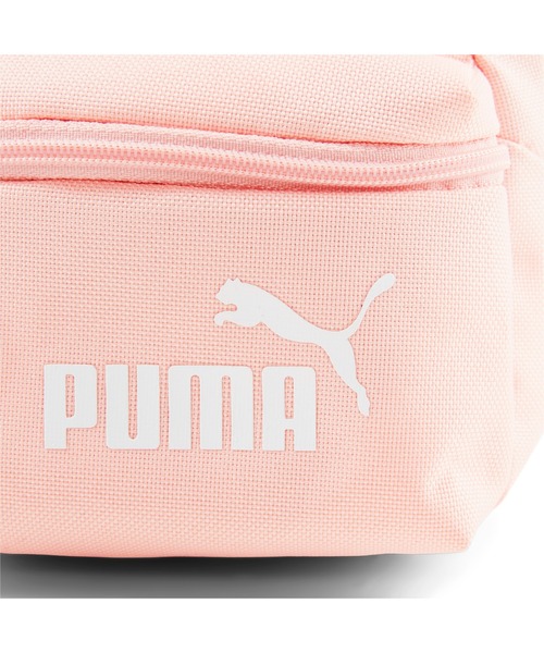 PUMA(プーマ)の「PUMA プーマ ユニセックス プーマ フェイズ ミニ バックパック 2L(バックパック/リュック・メンズ・ブラック/ピンク・フリー)」の6枚目の写真