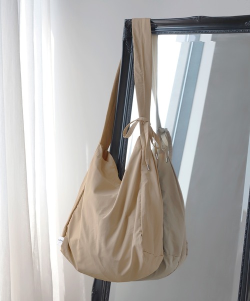 ANEMONE（アネモネ）の「ギャザーハンドルスクエアショルダーバッグ（トートバッグ・レディース・ブルー/ライトグレー/カーキ/ブラック/ブラウン/グリーン/ベージュ/ホワイト・FREE）」の5枚目の写真