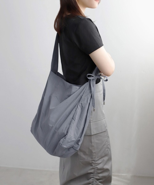 ANEMONE（アネモネ）の「ギャザーハンドルスクエアショルダーバッグ（トートバッグ・レディース・ブルー/ライトグレー/カーキ/ブラック/ブラウン/グリーン/ベージュ/ホワイト・FREE）」の8枚目の写真