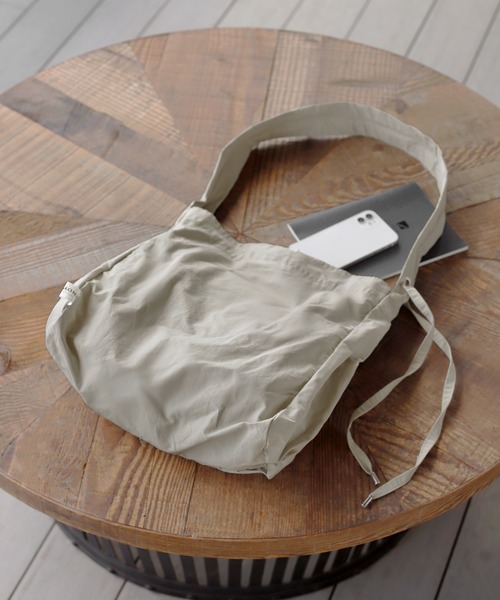 ANEMONE（アネモネ）の「ギャザーハンドルスクエアショルダーバッグ（トートバッグ・レディース・ブルー/ライトグレー/カーキ/ブラック/ブラウン/グリーン/ベージュ/ホワイト・FREE）」の3枚目の写真