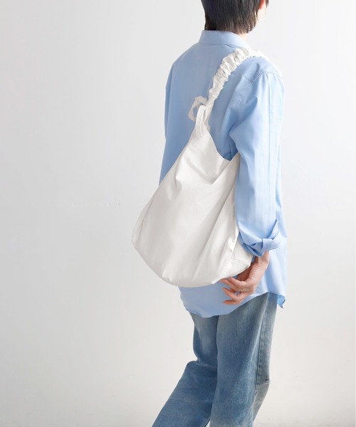 ANEMONE（アネモネ）の「ギャザーハンドルスクエアショルダーバッグ（トートバッグ・レディース・ブルー/ライトグレー/カーキ/ブラック/ブラウン/グリーン/ベージュ/ホワイト・FREE）」の22枚目の写真