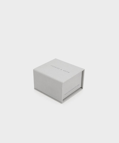 CHARLES & KEITH(チャールズ & キース)の「Gabine ガビーヌ スワロフスキークリスタルハギーピアス(ピアス(両耳用)・レディース・ゴールド系その他/ゴールド/シルバー・FREE)」の12枚目の写真