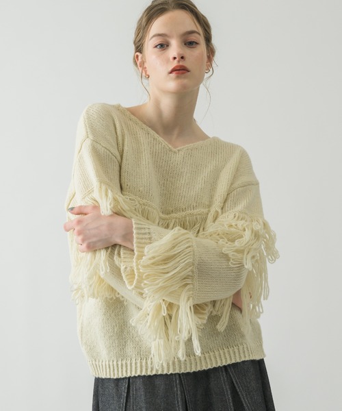 idem（イデム）の「fringe loose knit/フリンジニット（ニット/セーター・レディース・アイボリー/ピンク・FREE）」の4枚目の写真