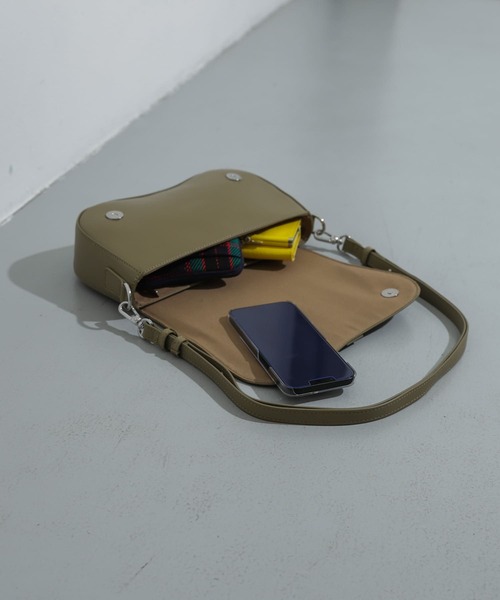 SENSE OF PLACE by URBAN RESEARCH（センスオブプレイスバイアーバンリサーチ）の「横長2WAYハンドバッグ（ハンドバッグ・レディース・カーキ/ブルー/アイボリー/ブラック・ONE）」の11枚目の写真